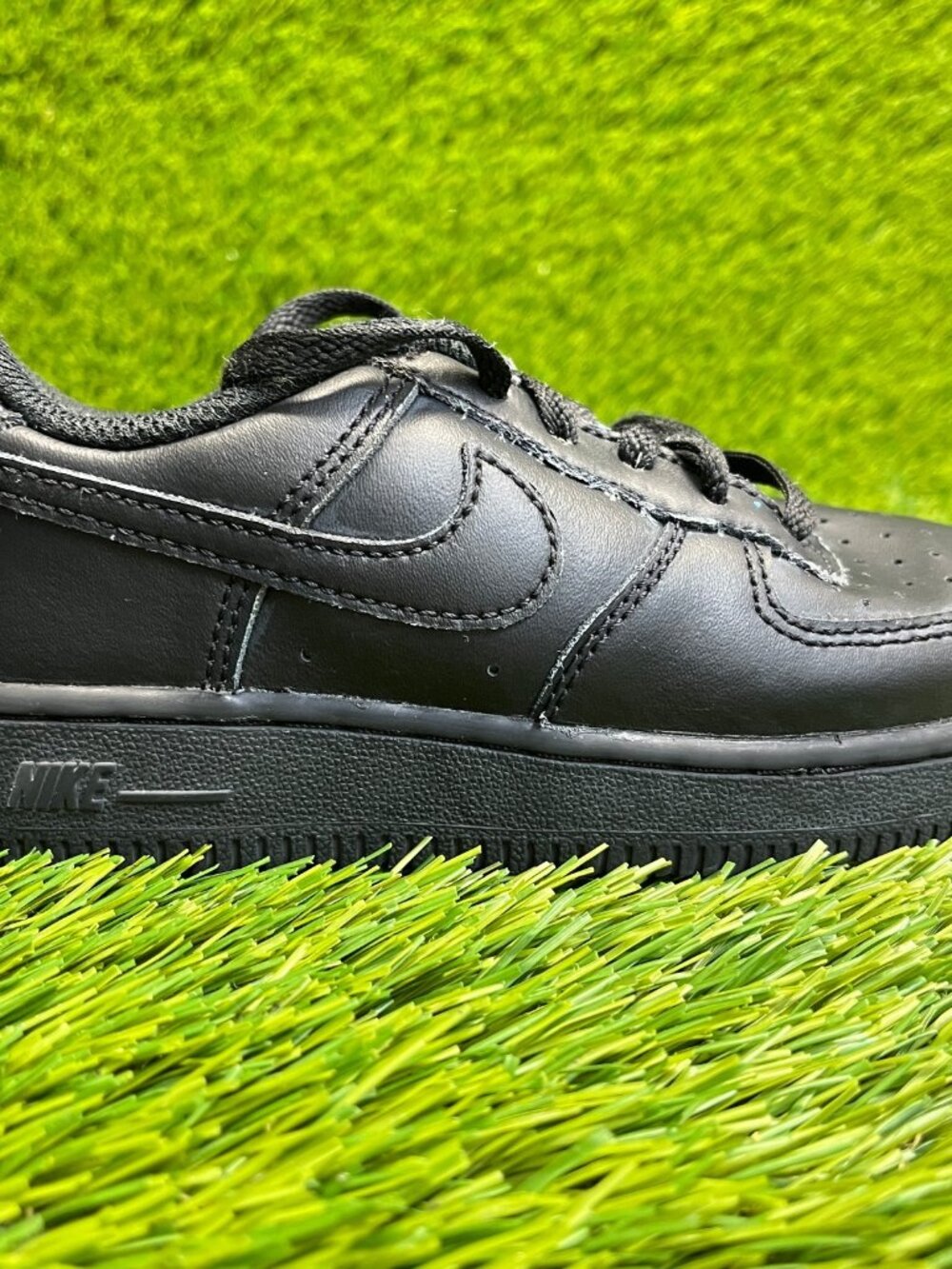 Nike Air Force 1 LE Boys Size 11C Triple Black Athletic Leather Shoes Sneakers